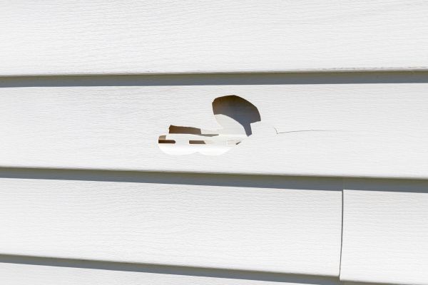 Cost of White Vinyl Siding Repair in Huntington Station
