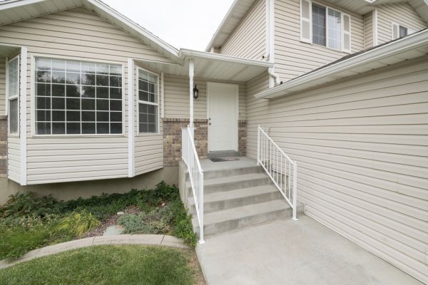 White Vinyl Siding Replacement in Huntington Station